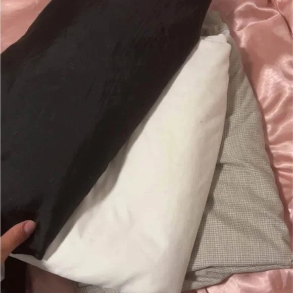 Gray and White Bedding Set - Picture 3 of 6